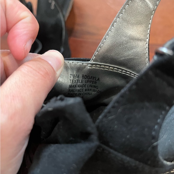 Bandolino black wedge sandals - Picture 11 of 11